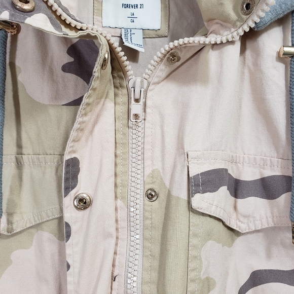 Forever 21 Camouflage hooded field utility jacket woman's size small - Picture 6 of 11